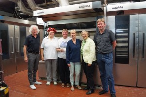 Besuch bei cibaria. Von l. nach r.: Grünen-Mitglied W.Breitenbach, Bäckermeisterin U.Kaulitz, Geschäftsführerin R. Kappler, M. Klein-Schmeink, B. Höhn, Grünen-Vorstandsmitglied T. Möller