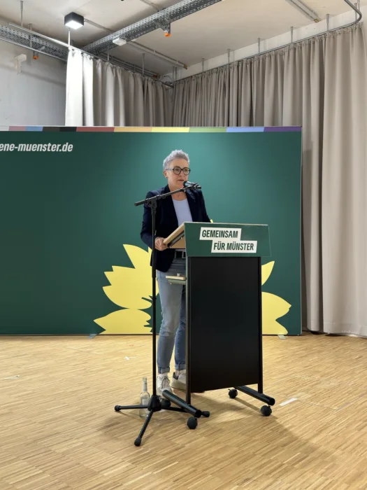 Sylvia Rietenberg am Redepult auf der Mitgliederversammlung
