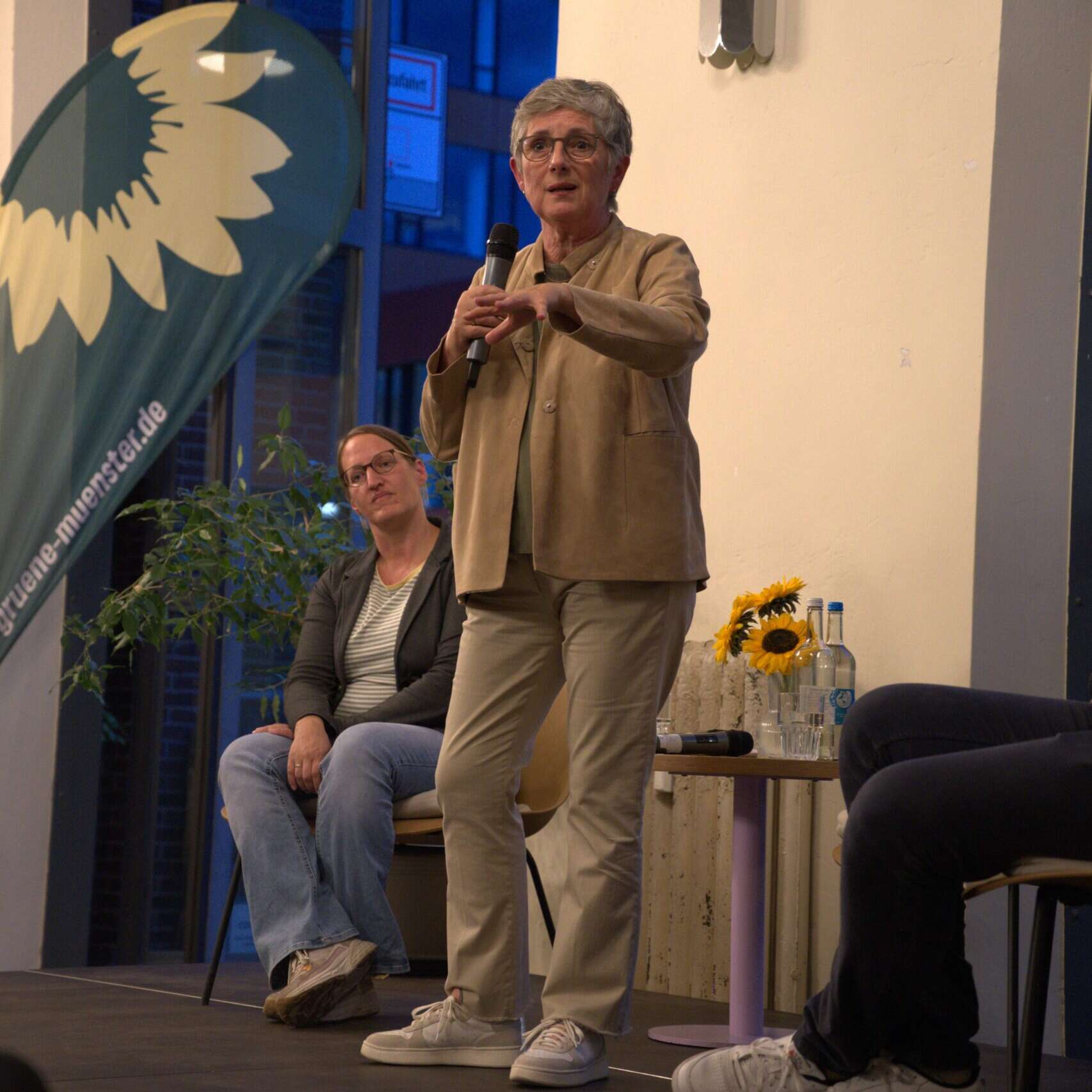 Britta Haßelmann redet auf der Veranstaltung